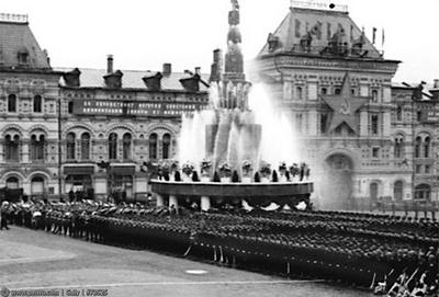 Парад Победы 24 июня 1945 года. Реконструкция - купить с доставкой по  выгодным ценам в интернет-магазине OZON (387115897)