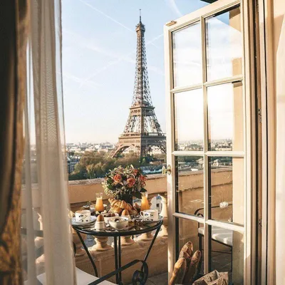 Взгляд из окна Парижа стоковое изображение. изображение насчитывающей  прописно - 129919995