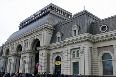 Почему у Павелецкого вокзала возникают пробки из такси - Российская газета