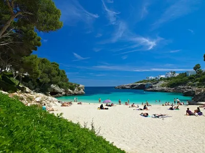 9 пляжей Испании, уникальных по цвету и форме . Испания по-русски - все о  жизни в Испании