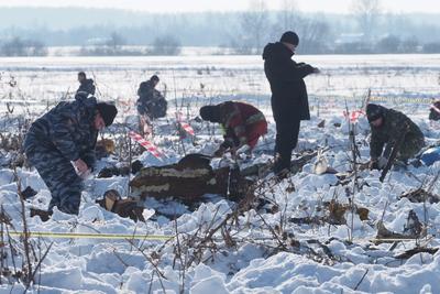 Учебный день начался в понедельник с минуты молчания в память о погибших в  авиакатастрофе рейса Москва - Орск