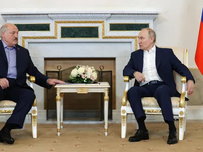 Помощник президента Белоруссии назвал процент его противников