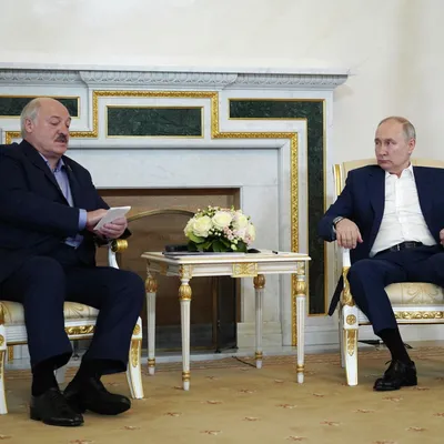 Президент Белоруссии призвал не отдавать \"за полцены жуликам\" товары для  России