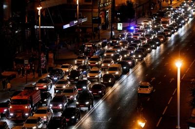 На въездах в Москву и в метро образовались большие пробки - Коммерсантъ