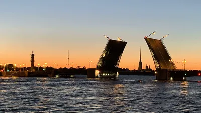 Разводные мосты в Санкт-Петербурге: сколько их и как они называются?