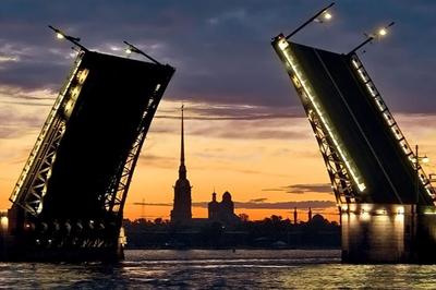 По-питерски: развод мостов с крыши – групповая экскурсия в Санкт-Петербурге