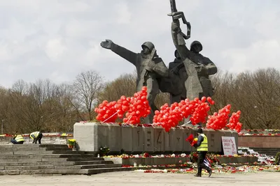 Сейм Латвии разрешил снести советский памятник Освободителям Риги | Times  News