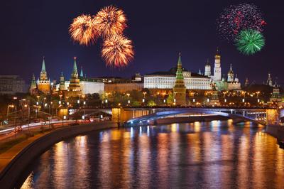 Салют на Новый 2019 год в Москве | Travel instagram, Europe travel, Travel  abroad