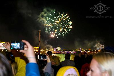 Где посмотреть салют в Москве: запуск высотного салюта и паркового  фейерверка состоится на 19 парковых площадках - Новости - Общество -  РЕВИЗОР.РУ