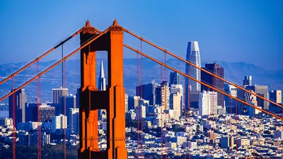 View of the Uphill Street in San Francisco Overlooking the Oakland Bay  Bridge, San Francisco, California, USA · Free Stock Photo