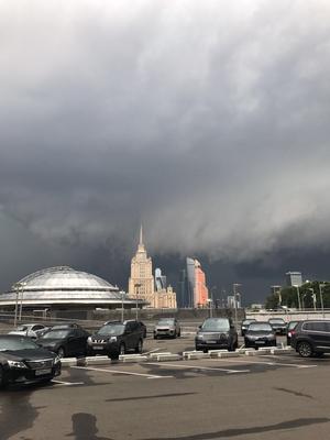 Потрясающий сегодня закат в Москве | Пикабу