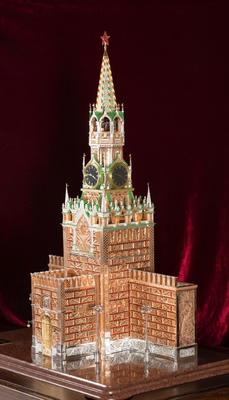 Дорогой макет Кремля Спасская башня из серебра с действующими часами