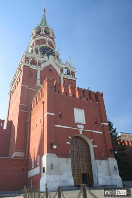 Куранты на Спасской башни в Москве…» — создано в Шедевруме