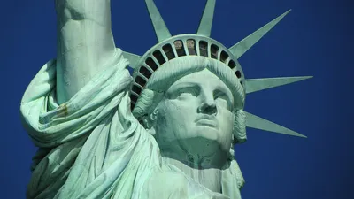 Статуя свободы в Нью-Йорке, США Стоковое Фото - изображение насчитывающей  туризм, зодчества: 152310718