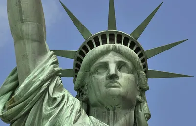 Нью-Йорк Статуя Свободы, Американский Символ, С Нижнего Манхэттена  Горизонты На Заднем Плане Туризма Концепция Фото Остров Свободы, Нью-Йорк,  США Фотография, картинки, изображения и сток-фотография без роялти. Image  12846183