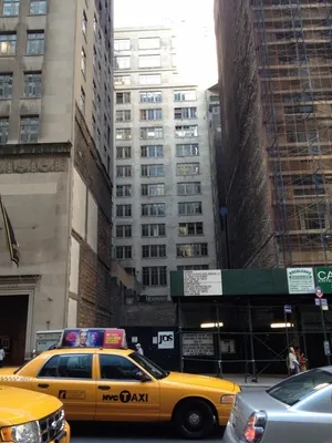 В Нью-Йорке завершено строительство самого тонкого в мире небоскреба 111  West 57th, также известного как