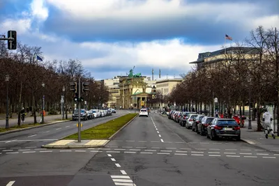 Оживленные улицы Берлина Германии Редакционное Стоковое Фото - изображение  насчитывающей дорога, сезон: 166507003