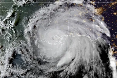 Какие разрушения принес ураган «Ида» в США. Фоторепортаж — РБК