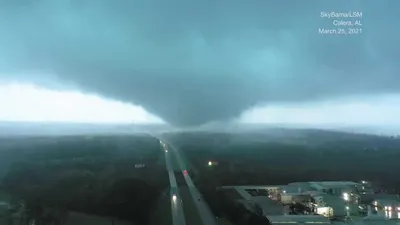 Разрушительный торнадо в США, апрель 2022 - видео