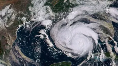 РОСКОСМОС on X: \"Ураган #Ида, обрушившийся на побережье США, ослаб до  тропического шторма. Об этом сообщили в Национальном центре по наблюдению  за ураганами. 🛰️ С околоземной орбиты за ним наблюдает в том