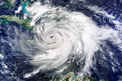 Ураган \"Хилари\" приближается к Калифорнии: в США отменили более 1000  авиарейсов | Mixnews