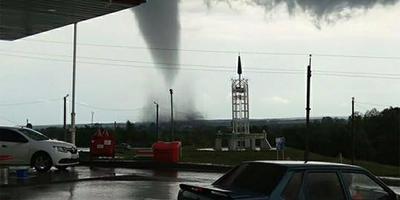 Ураган в Москве: удары молний в Москва-Сити и Останкинскую башню попали на  видео - TOPNews.RU