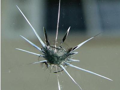 В Новосибирске мужчина топором разбил лобовое стекло автомобиля Toyota |  ПРОИСШЕСТВИЯ | АиФ Новосибирск