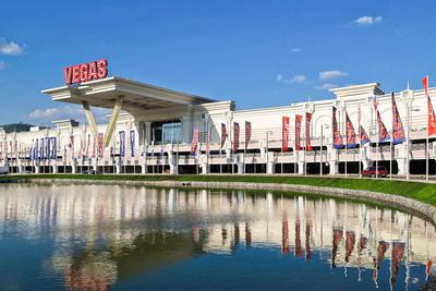 Vegas Shopping Mall in Moscow, Russia Editorial Stock Photo - Image of  kuntsevo, rink: 138302388