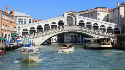 В Венеции — новый подъем воды, но туристов это не пугает