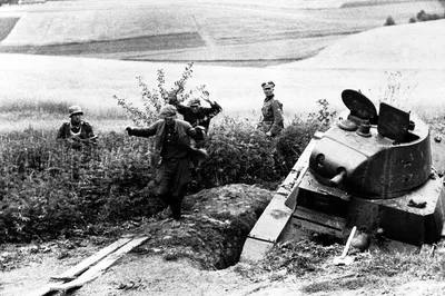 Пленный советский солдат. Волховские леса — военное фото