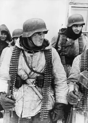 Немецкие солдаты во время боев зимой на Восточном фронте — военное фото