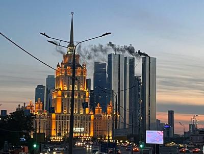 Жизнь пятиэтажек у небоскребов Москва-Сити | Пикабу