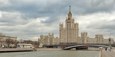 Зачем в Москве построили семь одинаковых высоток?