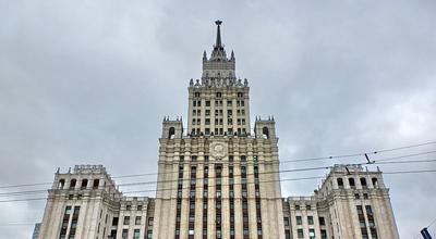Одна из сталинских высоток Москвы в…» — создано в Шедевруме