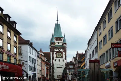 Старый городок Фрайбург Im Breisgau, Германия Стоковое Изображение -  изображение насчитывающей германия, высоко: 26870365