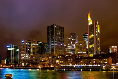 Центральная станция Франкфурт-на-Майне с небоскребами Редакционное Фото -  изображение насчитывающей небо, германия: 33920961