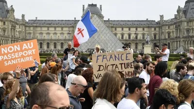 Во Франции тысячи людей вышли на акции протеста против новых мер властей по  борьбе с COVID-19