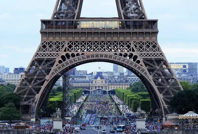Что шокирует туристов во Франции: большие очереди, много мусора, открытые  туалеты и агрессивные продавцы | OBOZ.UA