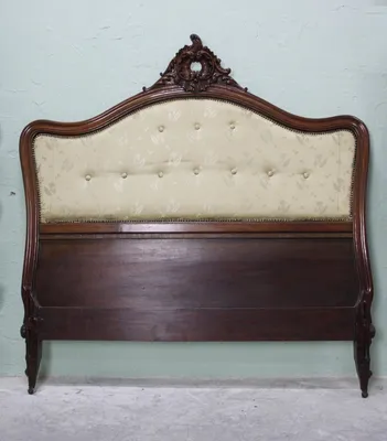 Старинная французская кровать