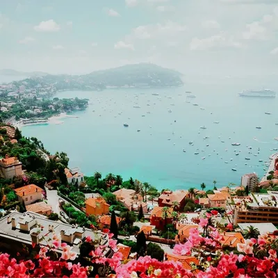 Славный город, французская ривьера, Средиземное море Стоковое Фото -  изображение насчитывающей экзотическо, ландшафт: 42050402