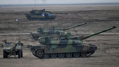 Французский политик объяснил, почему Париж все еще не отправил танки Киеву  - РИА Новости, 17.03.2023