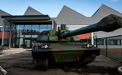 Le Monde узнала о сложностях с поставками французских танков Украине — РБК