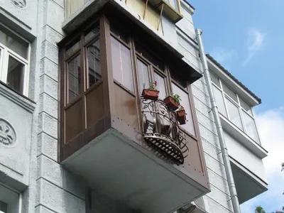 Французский балкон - что это? Дизайн и характеристики, преимущества и  недостатки, фото балконов в Москве, цены