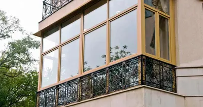 Французский балкон в частном доме фото фотографии