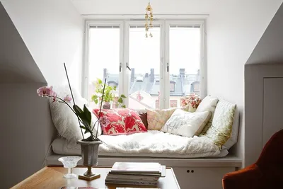 Мягкие подоконники или диван у окна? 96 идей организации зоны отдыха у окна  | Houzz Россия