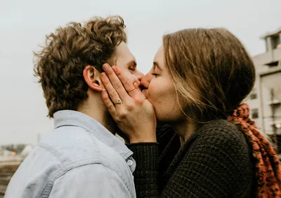 Kiss me: почему нужно чаще целоваться? | Дом №30 | Дзен