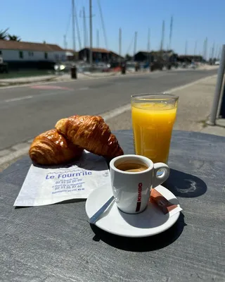 Французский завтрак, круассан, красивая…» — создано в Шедевруме