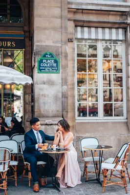 Традиционное французское кафе со столиками на террасе Редакционное  Изображение - изображение насчитывающей напольно, достопримечательностью:  184426745