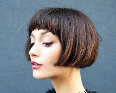 Маленькое французское каре 2024 - фото женской стрижки на короткие и  средние волосы, с челкой и без