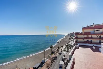 Booking.com: Apartamento First Line in Front of the Sea , Фуэнхирола,  Испания . Забронируйте отель прямо сейчас!